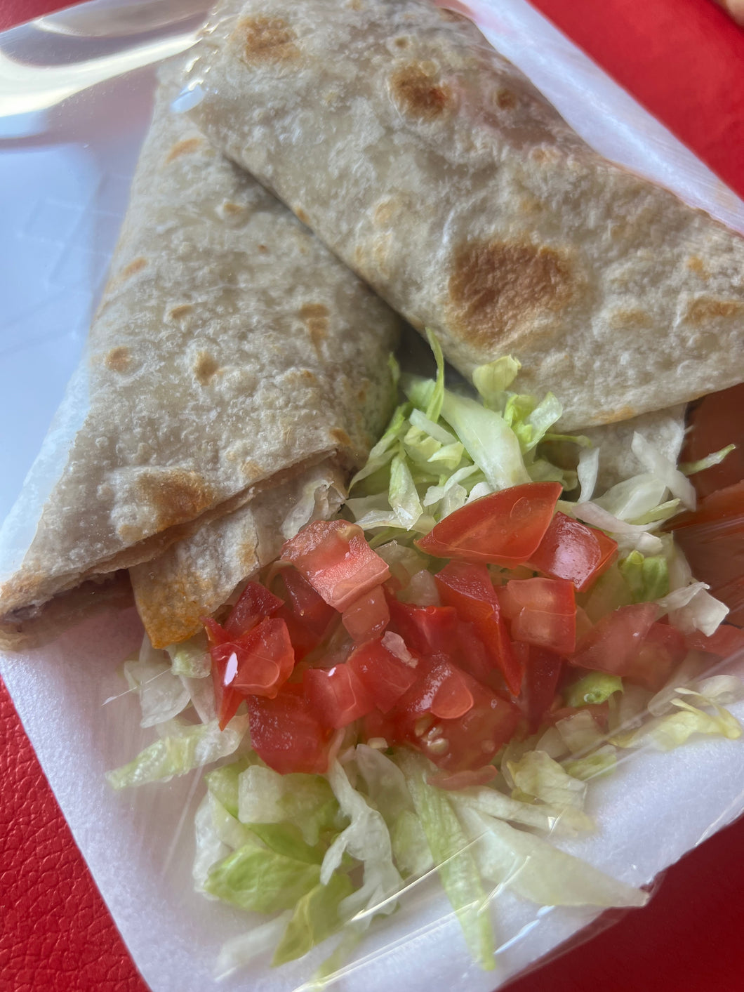 Burrito de deshebrada (30 cm) Lunch - Este artículo está disponible para entrega lunes y miércoles.