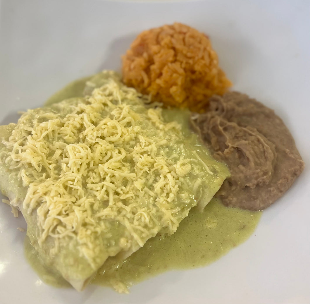 Enchiladas suizas de pollo con frijoles - Comida - Este artículo está disponible para entrega los días Martes y Jueves.