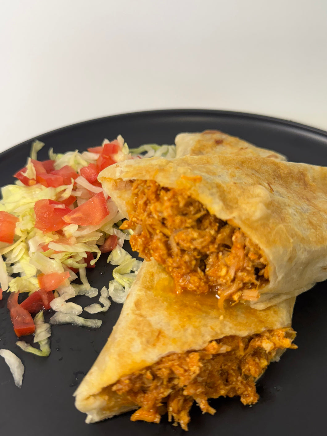 Burrito de deshebrada (30 cm) Lunch - Este artículo está disponible para entrega lunes y miércoles.