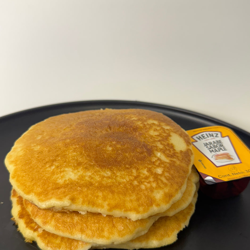 Hot cakes (3) con miel, reducido en azúcares y sodio - Lunch - Artículo para entrega de lunes a viernes.