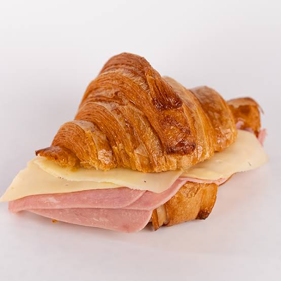 Cuernito con jamón y queso - Lunch - Este artículo está disponible para entrega lunes y miercoles.