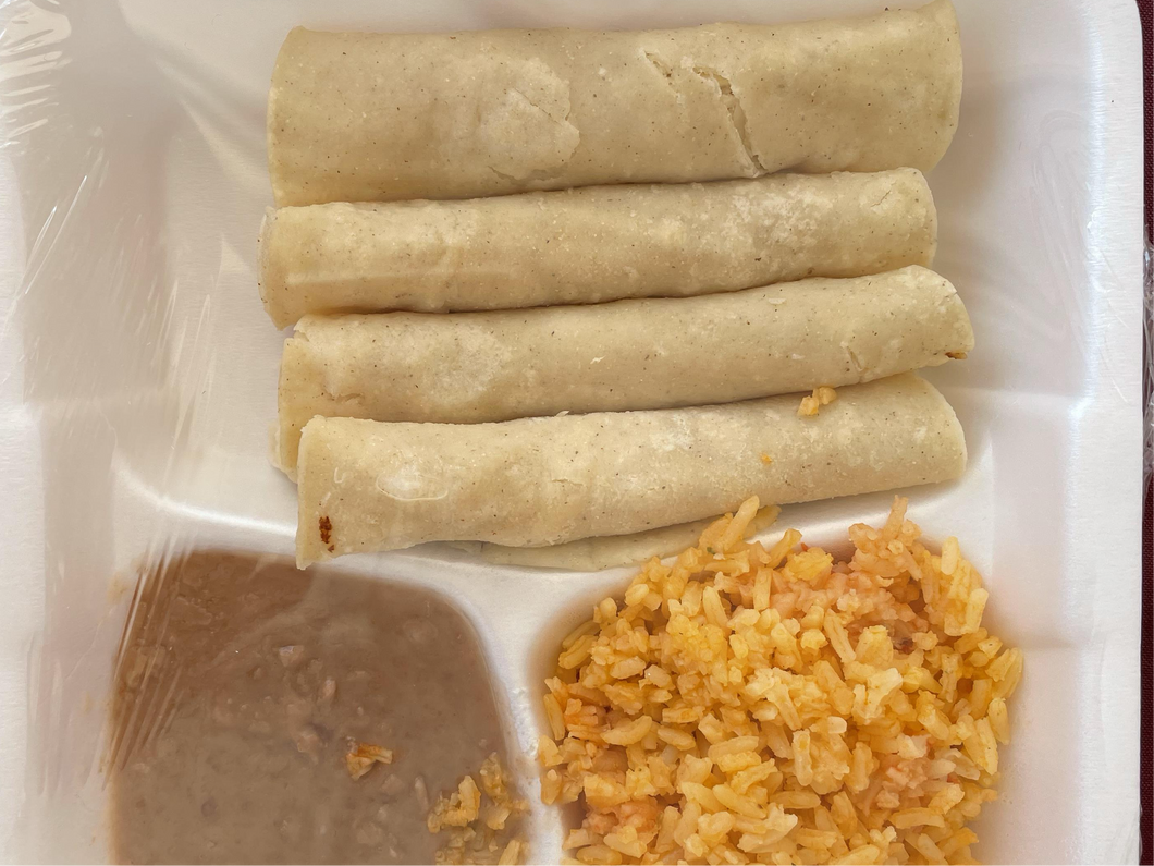 Taquitos de pollo con arroz y frijoles - Comida - Este artículo está disponible para entrega de lunes a jueves.